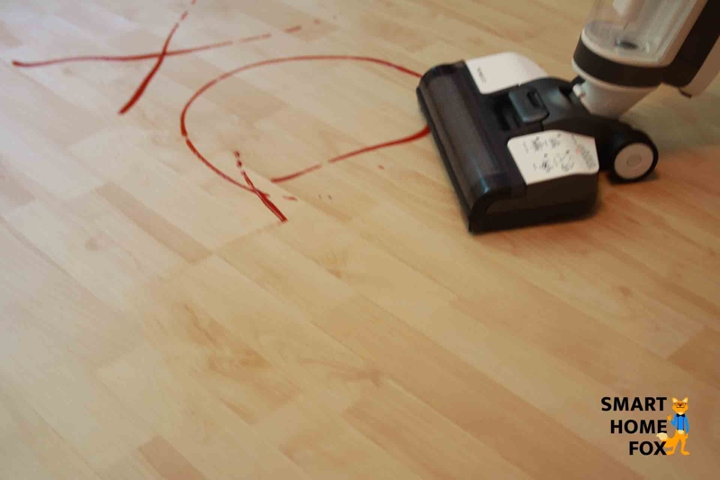 Le résultat de nettoyage du Tineco iFloor 3 sur un sol en bois